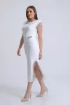 beyaz-omuzlari-ve-yirtmaci-tas-detayli-elbise-24798